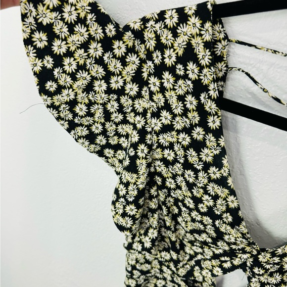 Free People Daisy Print Cutout Front Twist Flutter Sleeve Mini Dress w Open Back - Picture 3 of 9